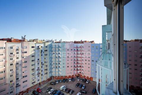 Apartamento t2 sta. marta com parqueamento