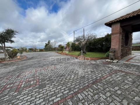 Quinta com moradia t4 e piscina