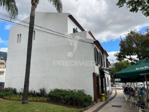 Moradia t2 em banda + bar, no funchal - ilha da madeira