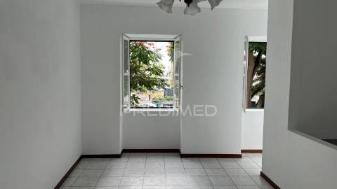 Moradia t2 em banda + bar, no funchal - ilha da madeira