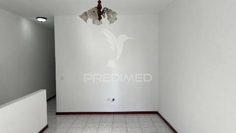 Moradia t2 em banda + bar, no funchal - ilha da madeira