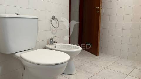 Moradia t2 em banda + bar, no funchal - ilha da madeira