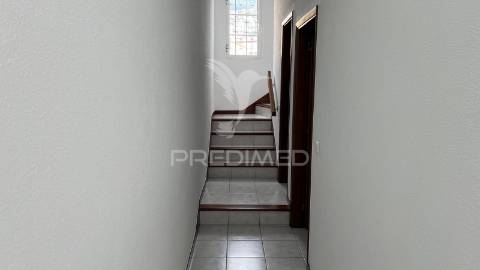 Moradia t2 em banda + bar, no funchal - ilha da madeira