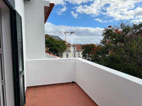 Moradia t2 em banda + bar, no funchal - ilha da madeira