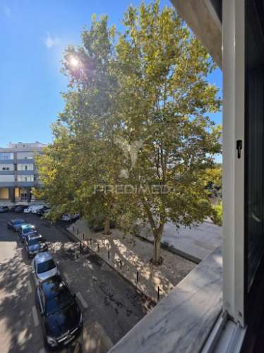 Apartamento t2+1 situado em santa clara, lisboa