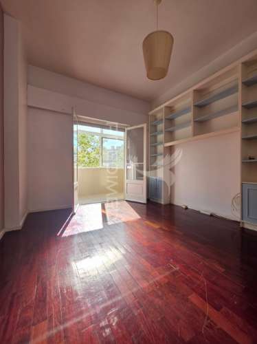 Apartamento t2+1 situado em santa clara, lisboa