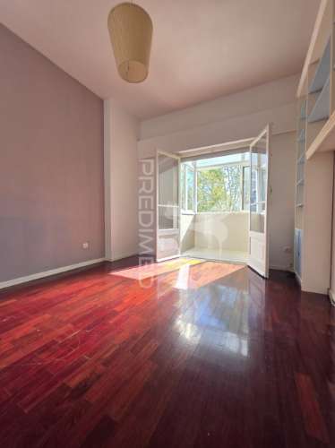 Apartamento t2+1 situado em santa clara, lisboa