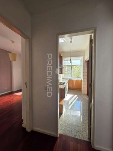 Apartamento t2+1 situado em santa clara, lisboa