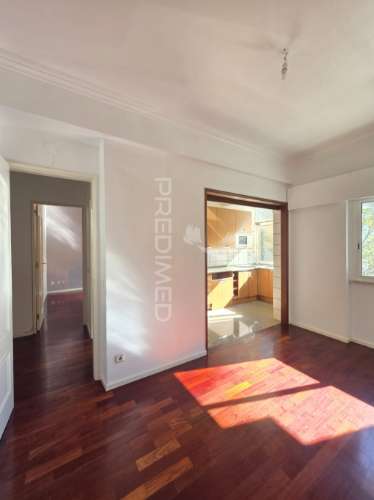 Apartamento t2+1 situado em santa clara, lisboa