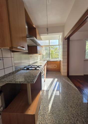 Apartamento t2+1 situado em santa clara, lisboa