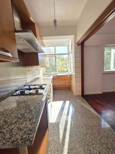 Apartamento t2+1 situado em santa clara, lisboa