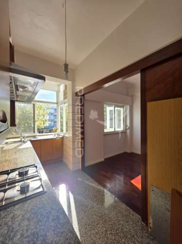 Apartamento t2+1 situado em santa clara, lisboa