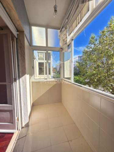 Apartamento t2+1 situado em santa clara, lisboa