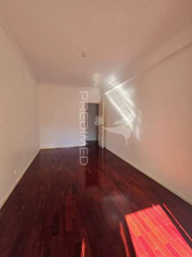 Apartamento t2+1 situado em santa clara, lisboa