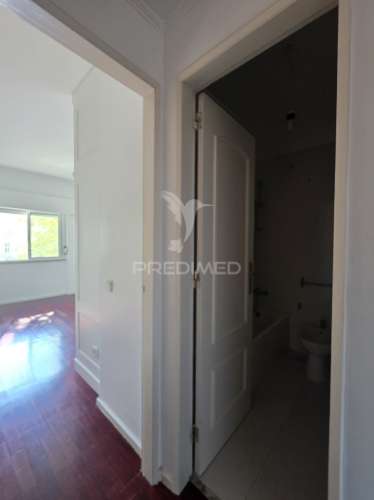 Apartamento t2+1 situado em santa clara, lisboa