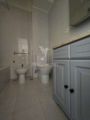 Apartamento t2+1 situado em santa clara, lisboa