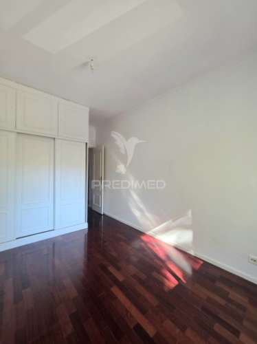 Apartamento t2+1 situado em santa clara, lisboa