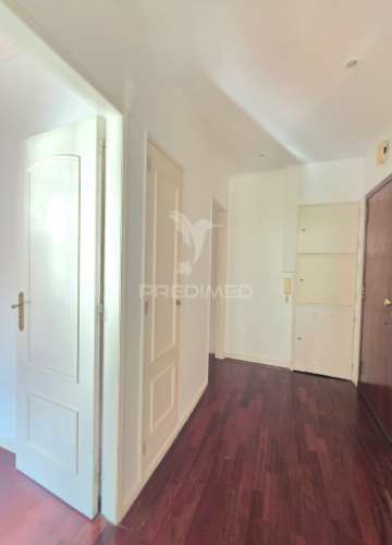 Apartamento t2+1 situado em santa clara, lisboa