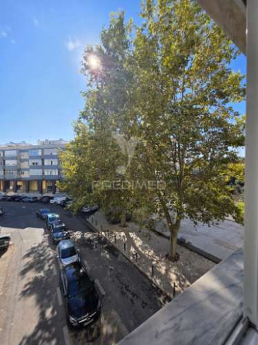 Apartamento t2+1 situado em santa clara, lisboa
