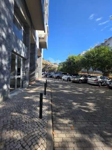 Apartamento t2+1 situado em santa clara, lisboa
