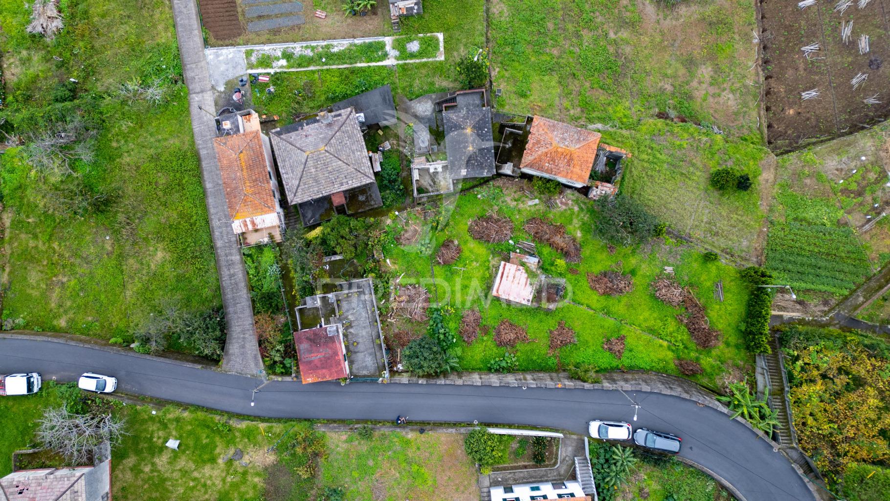 Moradia t2 para recuperar + palheiro na ponta delgada - ilha da madeira