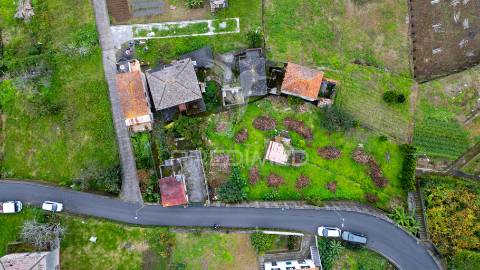 Moradia t2 para recuperar + palheiro na ponta delgada - ilha da madeira