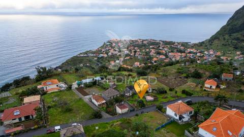 Moradia t2 para recuperar + palheiro na ponta delgada - ilha da madeira