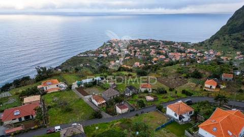Moradia t2 para recuperar + palheiro na ponta delgada - ilha da madeira
