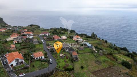 Moradia t2 para recuperar + palheiro na ponta delgada - ilha da madeira