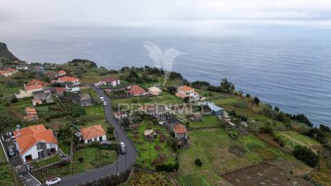 Moradia t2 para recuperar + palheiro na ponta delgada - ilha da madeira