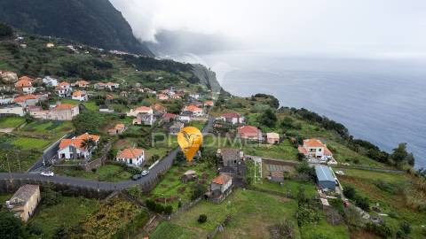 Moradia t2 para recuperar + palheiro na ponta delgada - ilha da madeira