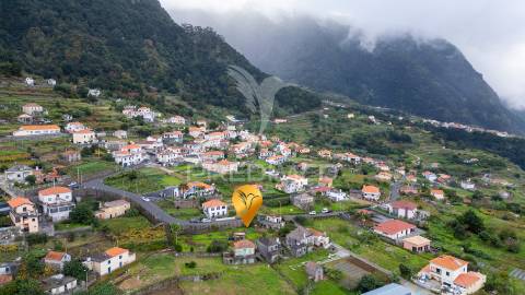 Moradia t2 para recuperar + palheiro na ponta delgada - ilha da madeira