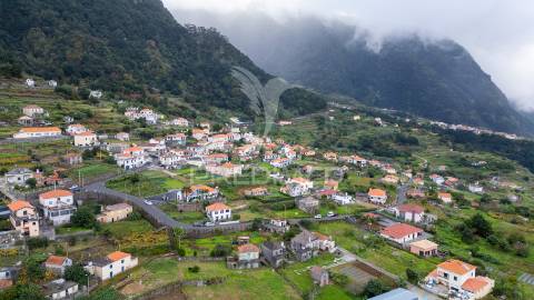 Moradia t2 para recuperar + palheiro na ponta delgada - ilha da madeira