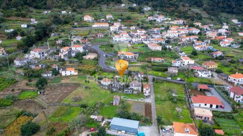 Moradia t2 para recuperar + palheiro na ponta delgada - ilha da madeira
