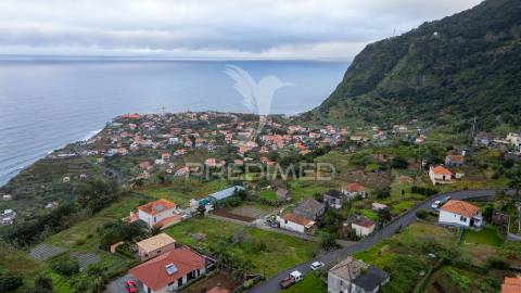 Moradia t2 para recuperar + palheiro na ponta delgada - ilha da madeira