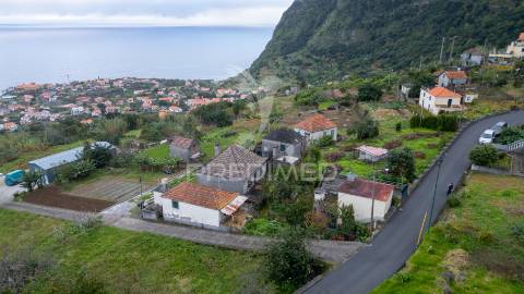 Moradia t2 para recuperar + palheiro na ponta delgada - ilha da madeira