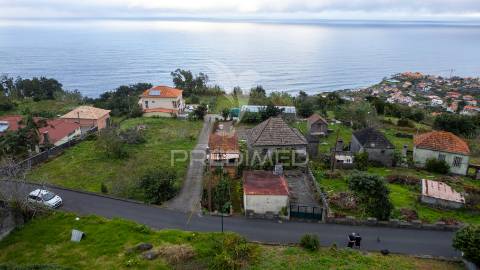 Moradia t2 para recuperar + palheiro na ponta delgada - ilha da madeira