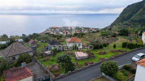 Moradia t2 para recuperar + palheiro na ponta delgada - ilha da madeira