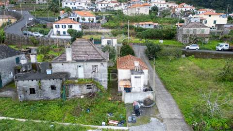 Moradia t2 para recuperar + palheiro na ponta delgada - ilha da madeira