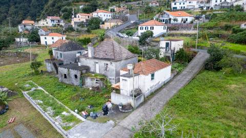 Moradia t2 para recuperar + palheiro na ponta delgada - ilha da madeira