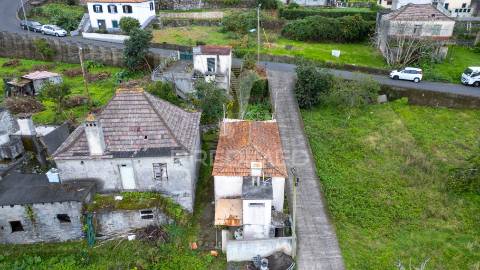 Moradia t2 para recuperar + palheiro na ponta delgada - ilha da madeira