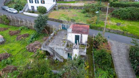 Moradia t2 para recuperar + palheiro na ponta delgada - ilha da madeira