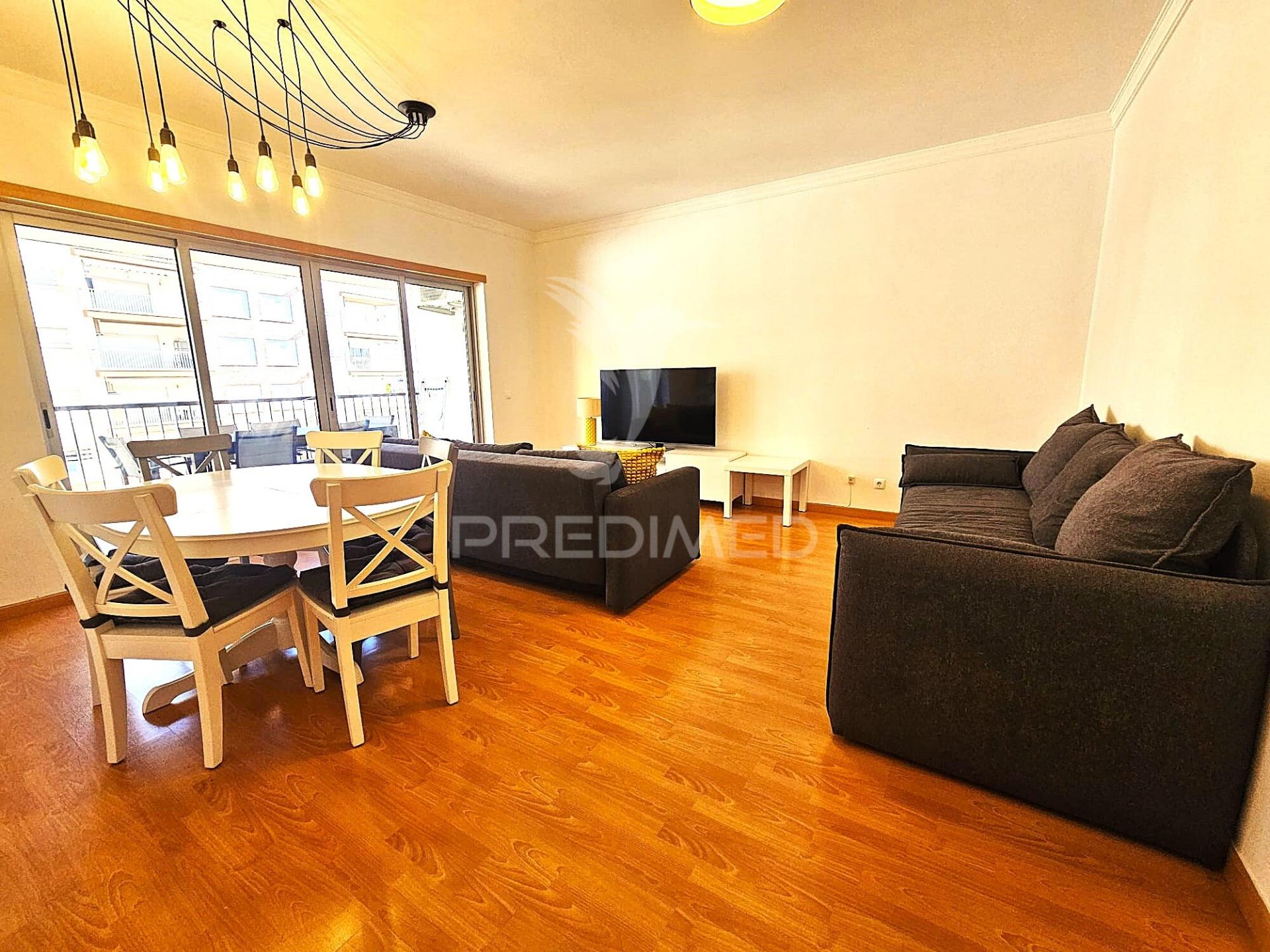 Excelente apart. t1 com parqueamento e piscina perto praia