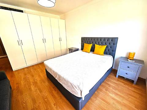 Excelente apart. t1 com parqueamento e piscina perto praia