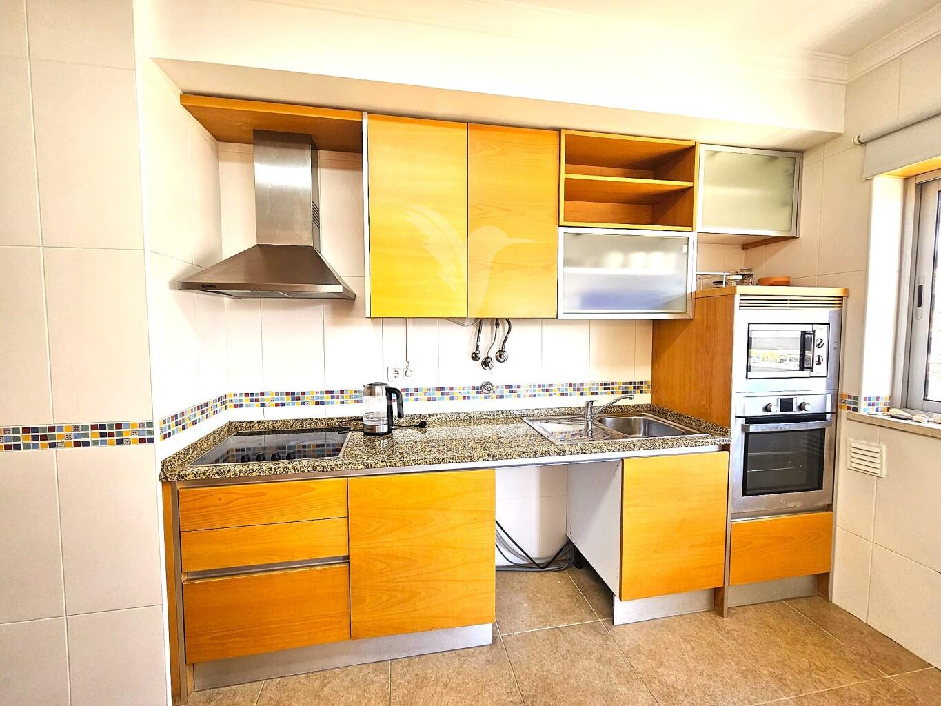 Excelente apart. t1 com parqueamento e piscina perto praia