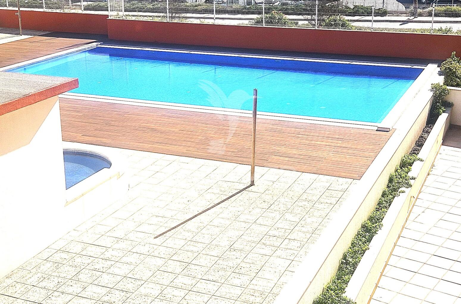 Excelente apart. t1 com parqueamento e piscina perto praia