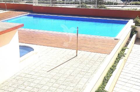 Excelente apart. t1 com parqueamento e piscina perto praia