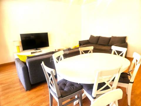 Excelente apart. t1 com parqueamento e piscina perto praia