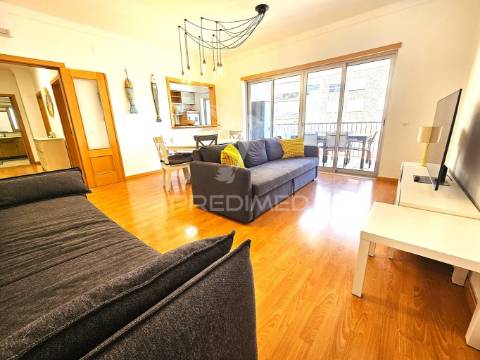 Excelente apart. t1 com parqueamento e piscina perto praia