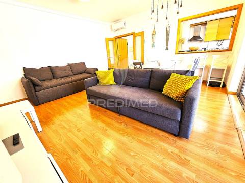 Excelente apart. t1 com parqueamento e piscina perto praia